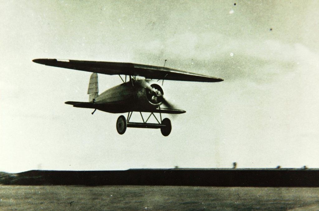 Опытный истребитель Фоккер V.1 в полете